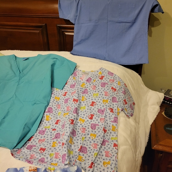 Scrubs a variety some mediums, large and xl - Picture 9 of 16